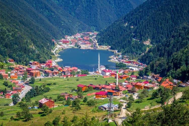 Turqi, nga liqenet tek deti – fshatrat e bukura dhe qytetet joshëse