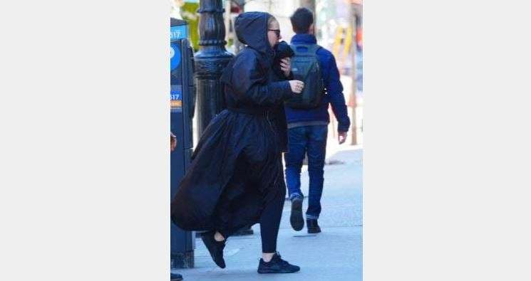 Adele regjistron këngën e re (VIDEO)