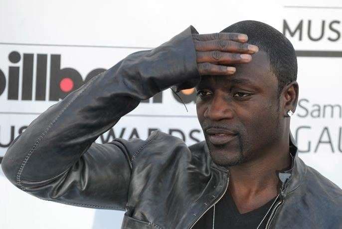 Bëmë baba të të ngjajë! Djali i Akon i futet muzikës