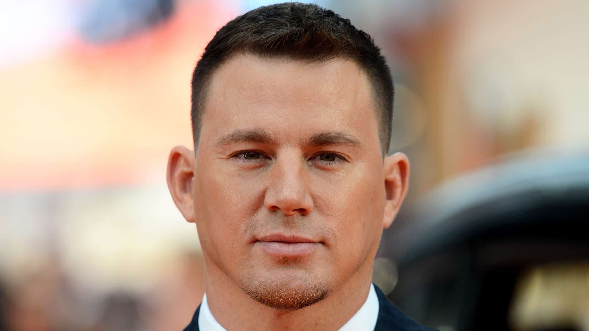 Channing Tatum nuk njihet me pamjen e re (FOTO)