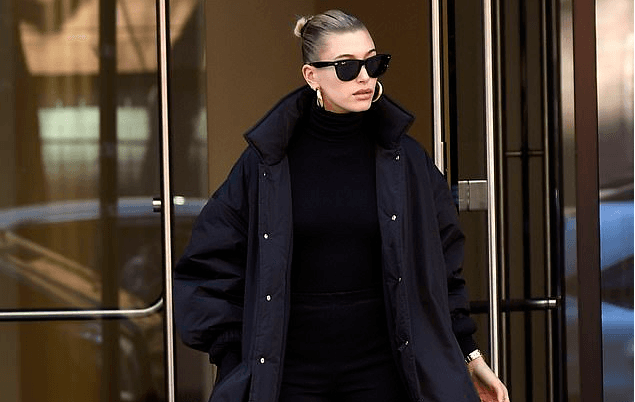 Hailey Baldwin duket shumë bukur në të zezë