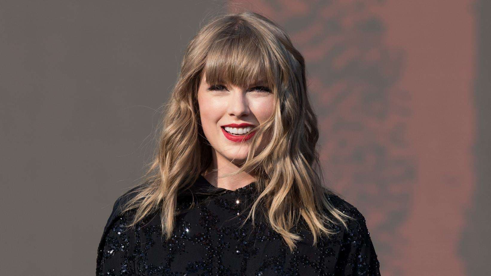 Taylor Swift tregon si po ndjehet para se të bëhet 30 vjeçare