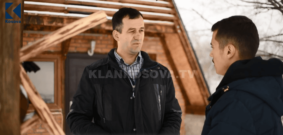 Në shtëpinë e drurit të Besim Gashit në fshatin Zllashë (VIDEO)