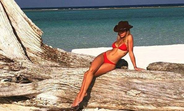 Rita Ora provokon (FOTO)
