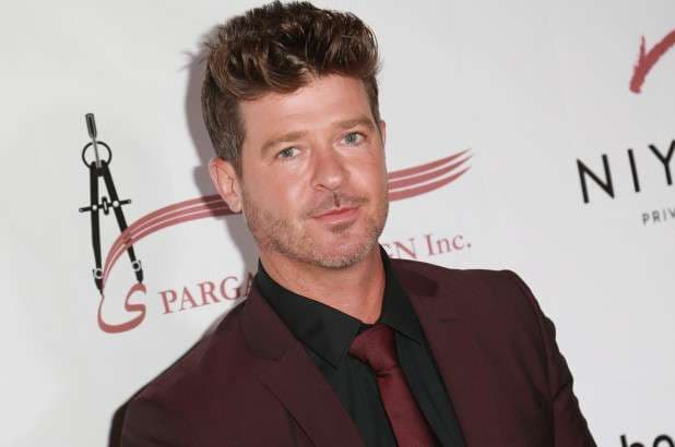 Robin Thicke publikon këngë të re