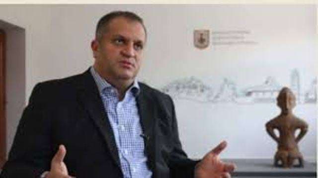 Shpend Ahmeti: Deri në 2 mijë euro gjobë për persona që nuk i respektojnë masat për parandalimin e koronavirusit