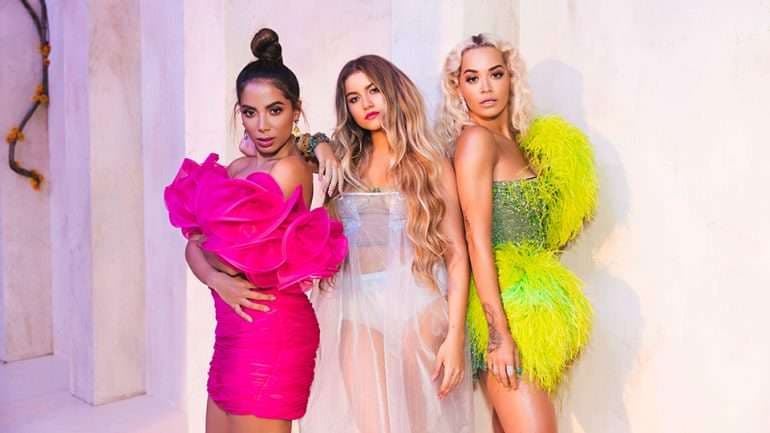 Rita Ora publikon njërën nga prapaskenat e videoklipit të fundit (VIDEO)