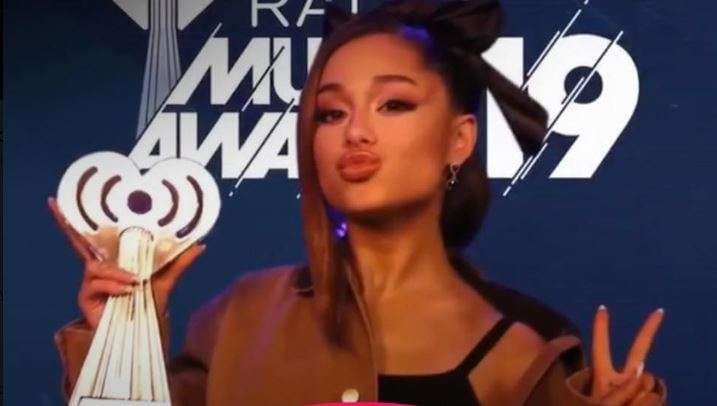 Ariana Grande fiton çmimin “Artistja e vitit” në IHeartRadio Music Awards