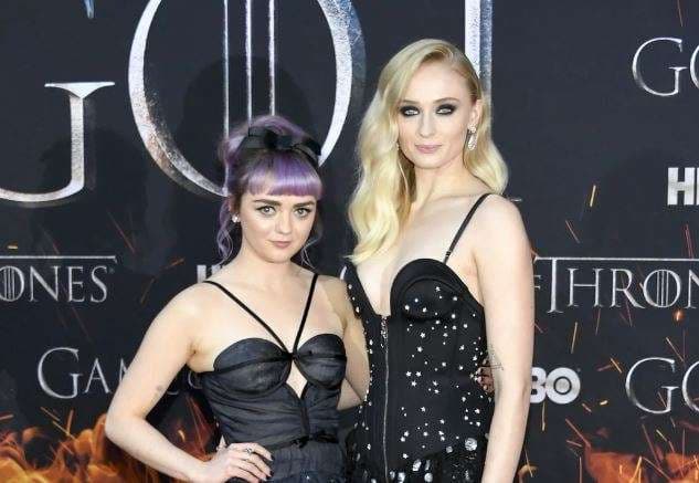 Maissie Williams përcjellësja e parë në dasmën e Sophie Turner