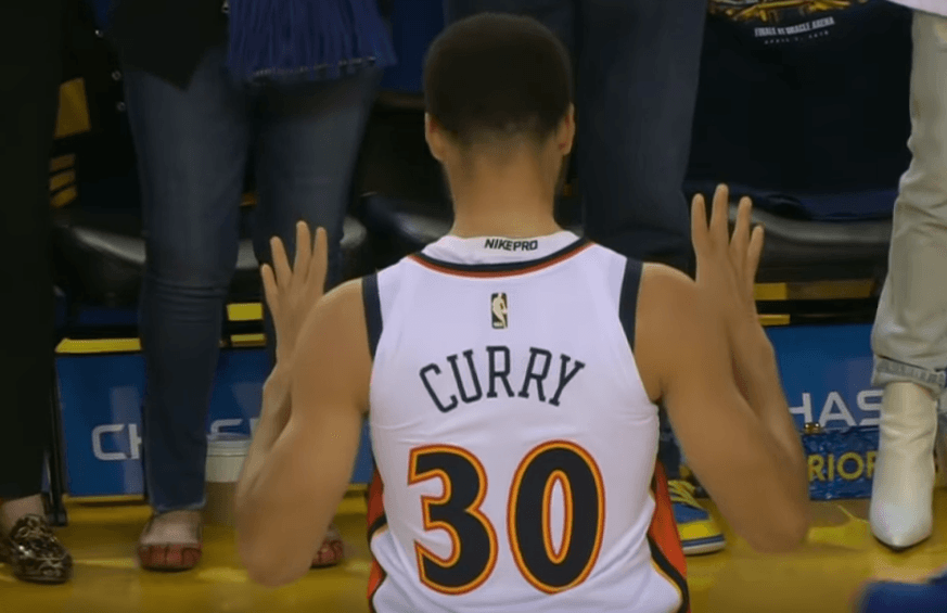 Kampionët fitojnë në ndeshjen e fundit në Oracle Arena (VIDEO)