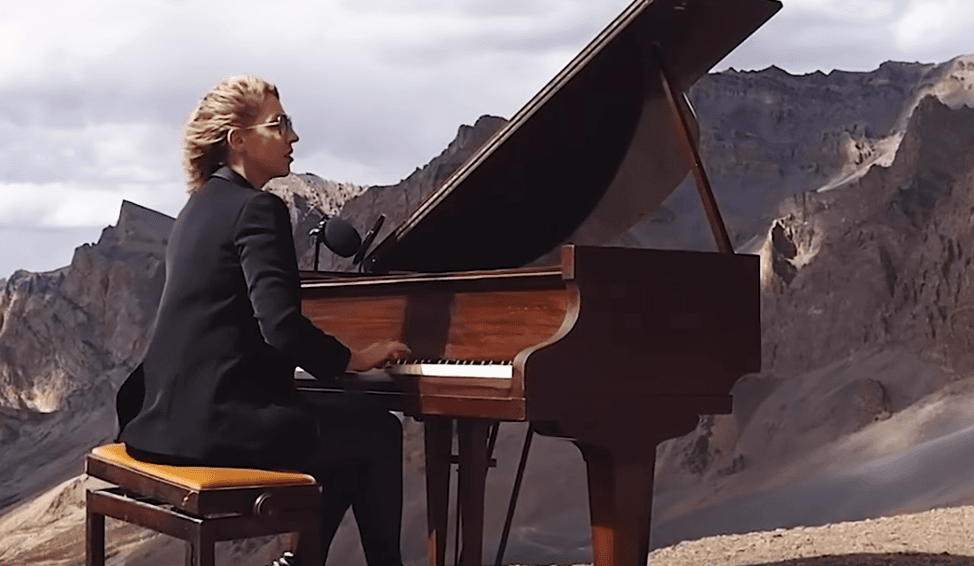 Performansa me piano në lartësinë më të madhe