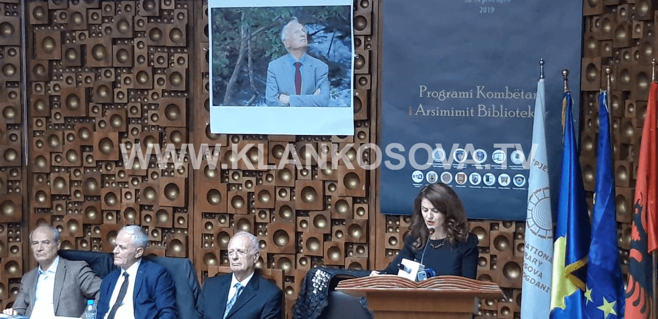 Botuesit nga Kosova dhe Shqipëria diskutojnë për letërsinë e Agim Gjakovës