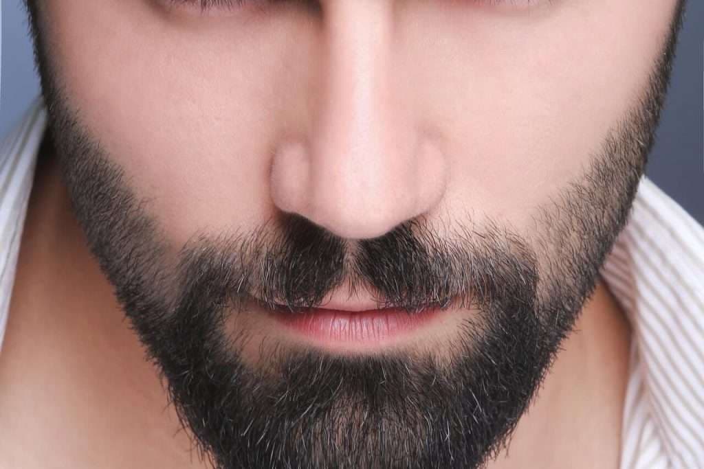 Përgatisni vaj për mjekër në kushte shtëpie