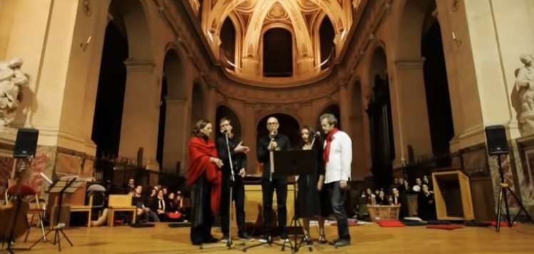 Profesorët francezë kënduan këngë Labe në Notre Dame (VIDEO)