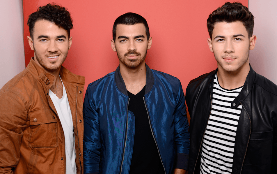 Vëllezërit Jonas paralajmërojnë albumin e ri (VIDEO)
