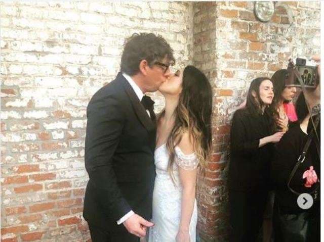 Martohet producenti i famshëm amerikan Patrick Carney