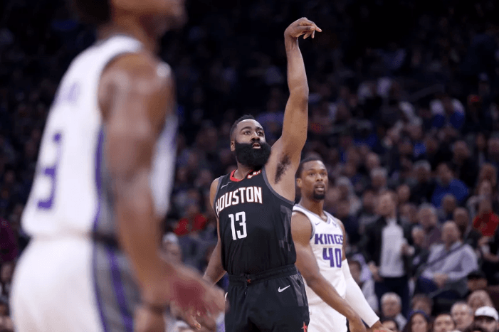 Rockets barazojnë rekordin e tresheve për një ndeshje (VIDEO)