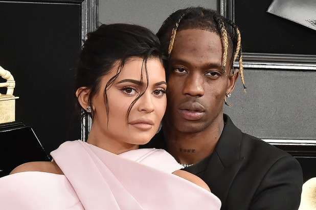 Kylie dhe Travis dëshmojnë se nuk janë ndarë (VIDEO)