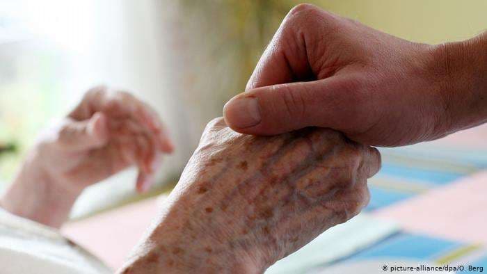 Gjykata gjermane: Doktorët s’janë përgjegjës për shtyrjen e vdekjes në mënyra artificiale