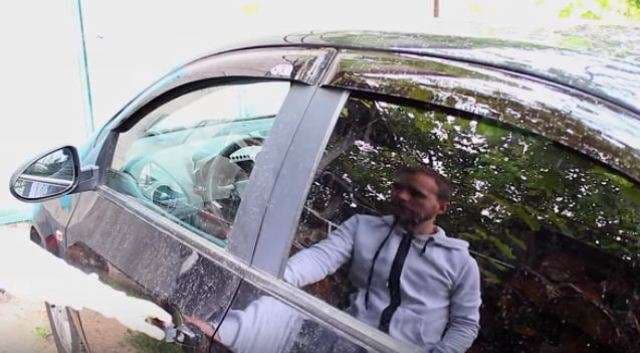 Si ta hapni derën e veturës për 30 sekonda nëse i harroni çelësat brenda ? (VIDEO)