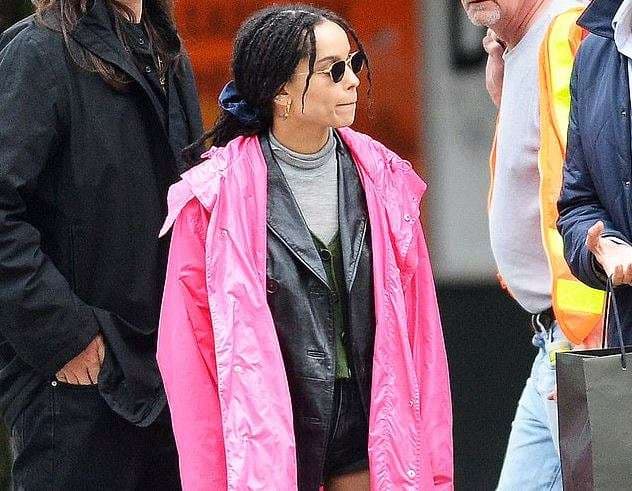 Zoe Kravitz duket e mrekullueshme rrugëve të New York