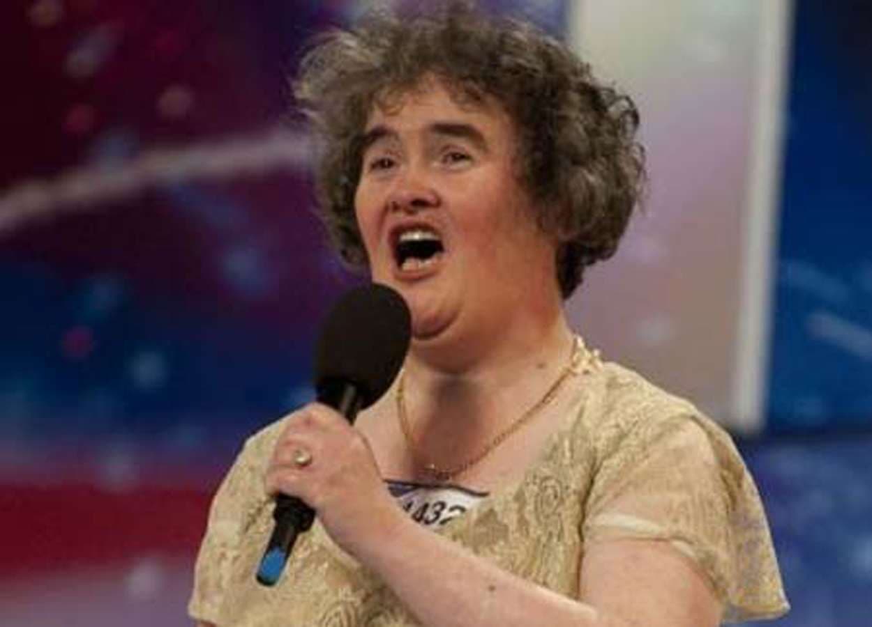 Susan Boyle rikthehet në skenën që e bëri të famshme 10 vjet më parë (VIDEO)