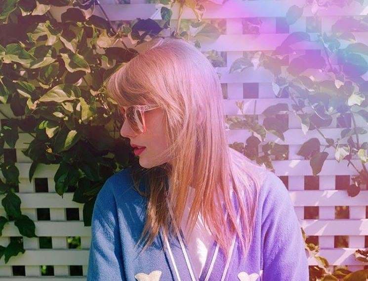 Çfarë po paralajmëron Taylor Swift? (FOTO)