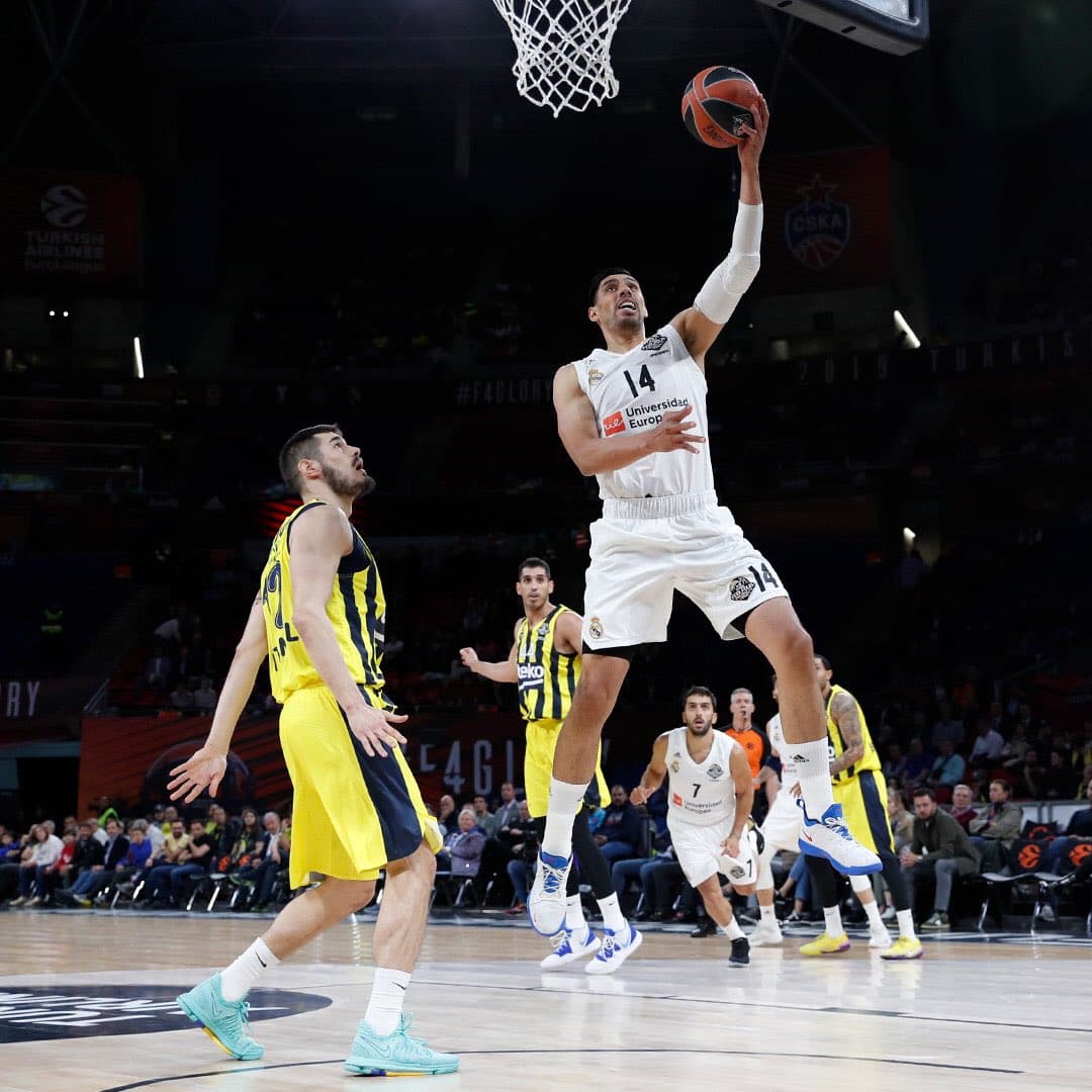 Real Madrid i treti në Europë, mund Fenerbahçen