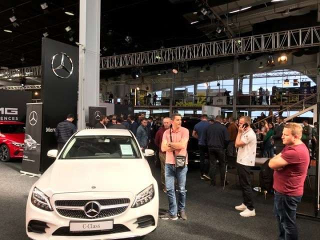 Gjigandët e automjeteve shpalosin modelet më të reja në Prishtinë (FOTO)