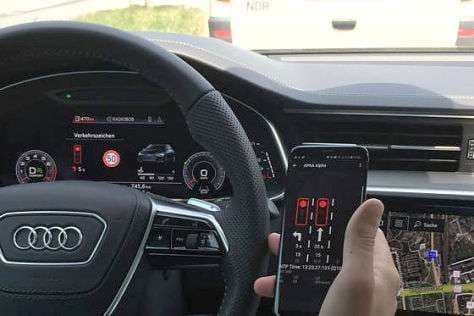 Audi lidh veturat me semafora, arsyeja për ta arritur dritën e gjelbër
