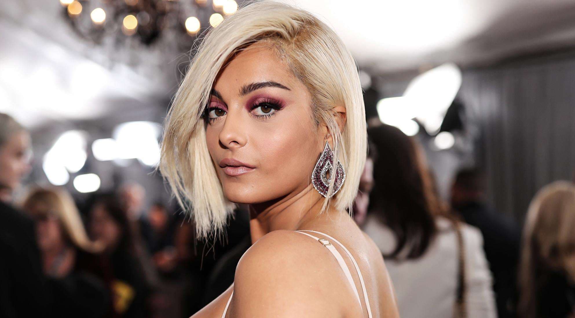 Bebe Rexha me fustan të Dona Matoshit (FOTO)