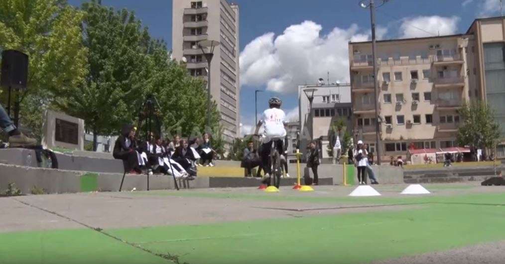 Mbahet gara me biçikleta në Prishtinë (VIDEO)