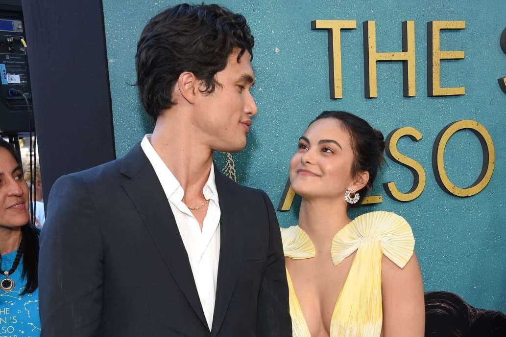 Camila Mendes tregon pse u dashurua në Charles Melton