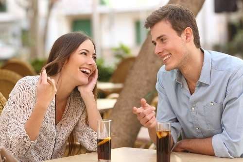 Pse duhet të flirtosh edhe kur je në një marrëdhënie?