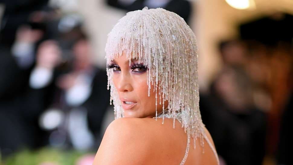 Jennifer Lopez edhe njëherë merr krejt vëmendjen në Met Gala