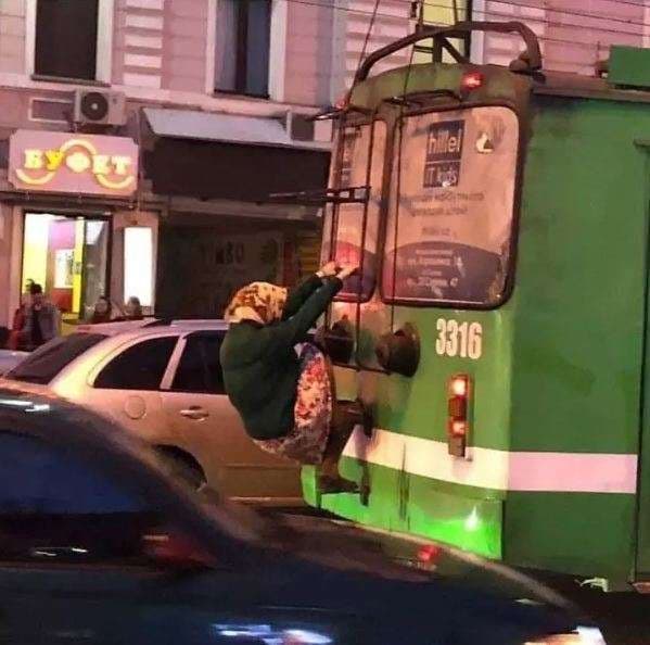 Fotografitë e gjërave të çuditshme që njerëzit panë në rrugë