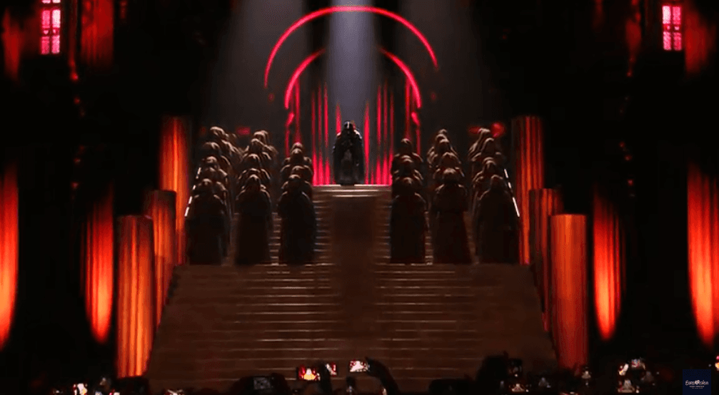 Madonna e zjarrtë në skenën e Eurovizion-it (VIDEO)