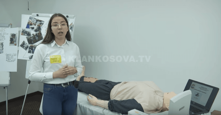 Nxënësit vullnetarisht ndihmojnë komunitetin (VIDEO)