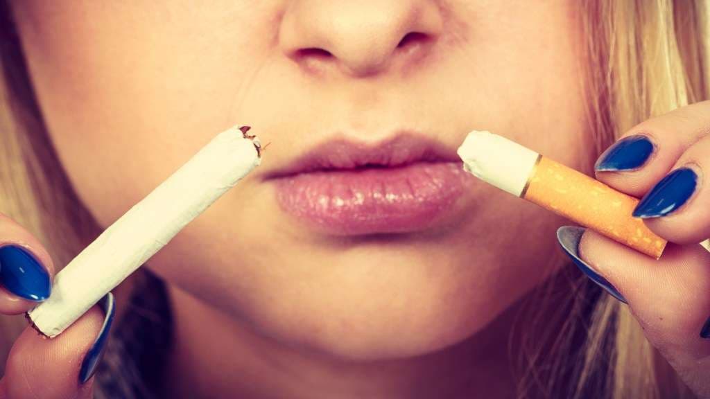Largimi i cigareve nga vendet ku shihen nëpër dyqane ka ndikuar në uljen e numrit e duhanpirësve të rinj