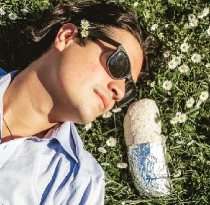 Njeriu që merr për grua një burrito meksikane