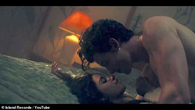 Camila Cabello dhe Shawn Mendes publikojnë këngën “Senorita” (VIDEO)