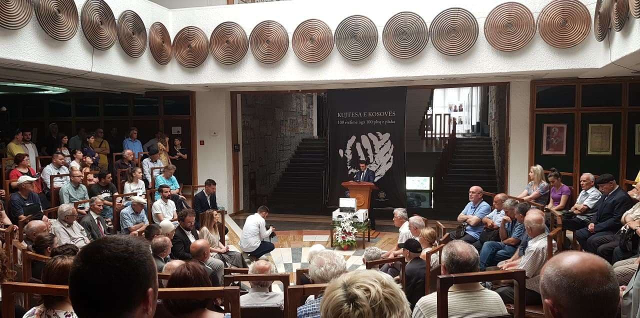 Rrëfimet e 100 pleqve dhe plakave vijnë në një libër (FOTO)