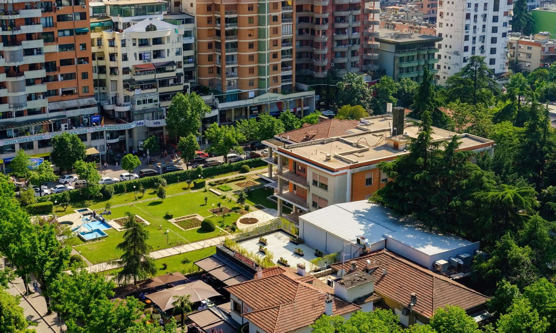 “The Guardian” reportazh për vilën e Enver Hoxhës (FOTO)