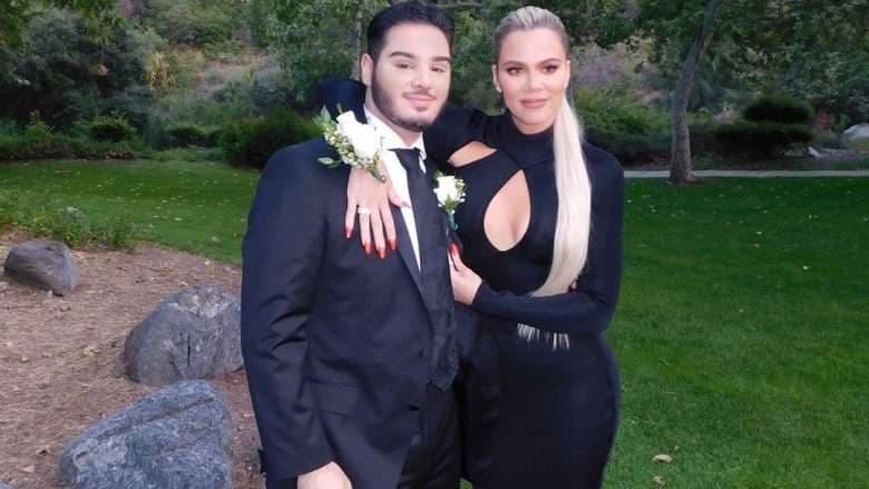 Khloe Kardashian e shoqëron fansin e saj në mbrëmjen e maturës