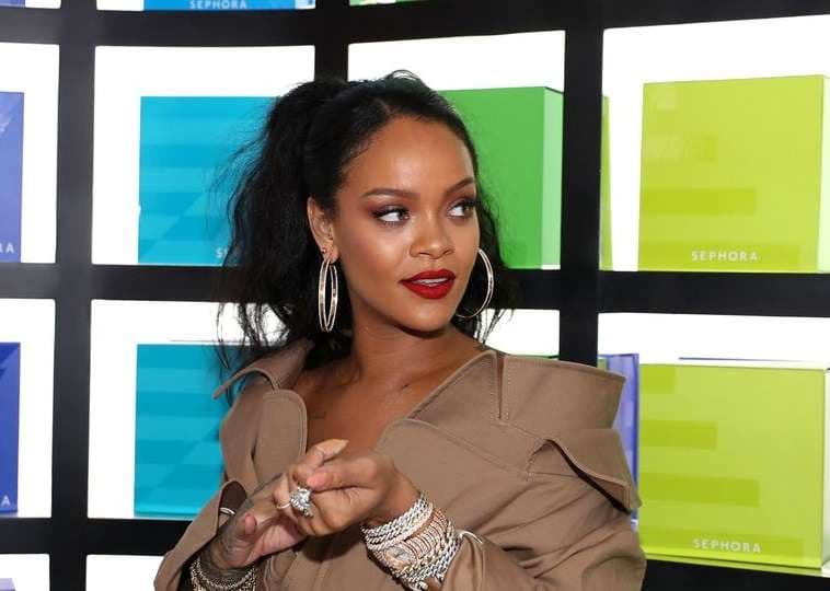Rihanna merr me qira një ishull për të regjistruar albumin e ardhshëm