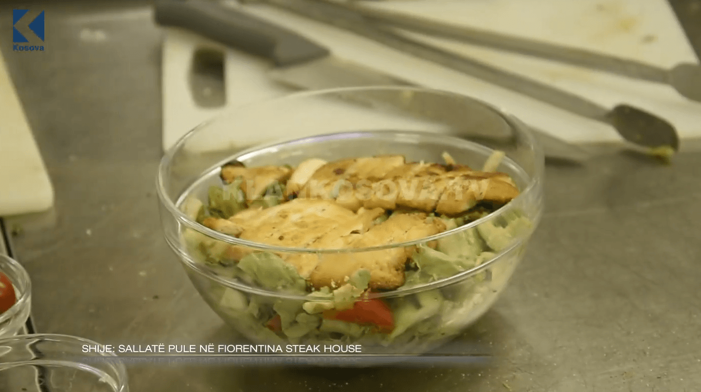 Shije: Sallatë pule në Fiorentina Steak House (VIDEO)