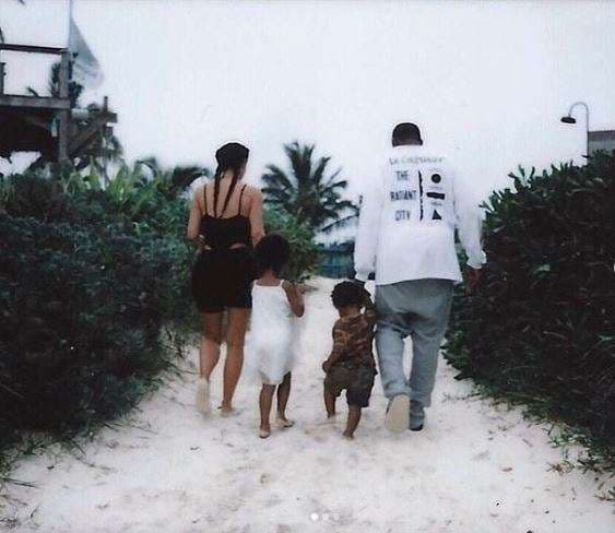 Kim Kardashian i uron Kanye West Ditën e Babait