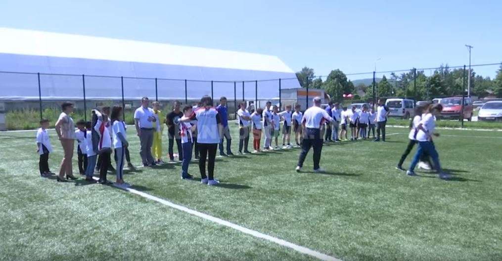Fëmijët e qendrave burimore kënaqen me sport e art (VIDEO)