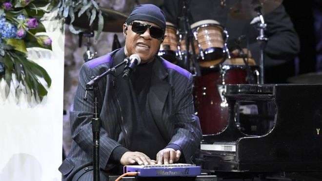 Stevie Wonder do të kryejë transplant të veshkave