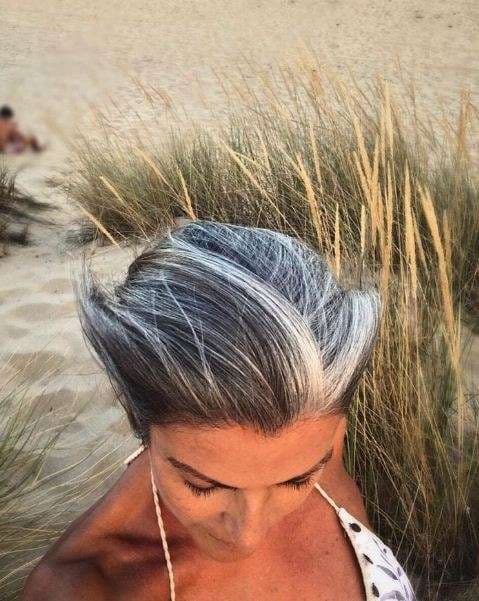 Gratë që dëshmojnë se thinjat janë OK (FOTO)